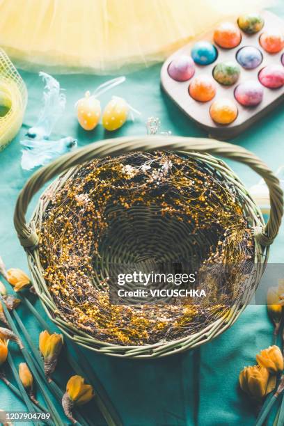 empty easter basket - empty easter basket stock pictures, royalty-free photos & images