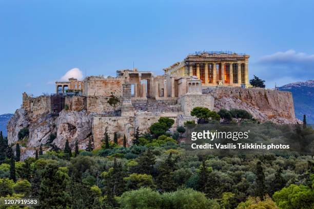 the athens acropolis before the night - athens democracy stock pictures, royalty-free photos & images