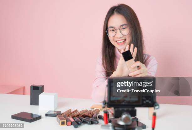 asian woman professional beauty vlogger or blogger live broadcasting cosmetic makeup tutorial viral video clip by camera sharing on social media. business online influencer on social media concept. online selling. online shopping - live event child stock pictures, royalty-free photos & images
