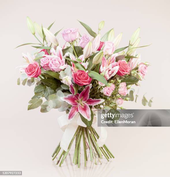 beau bouquet - composition florale photos et images de collection