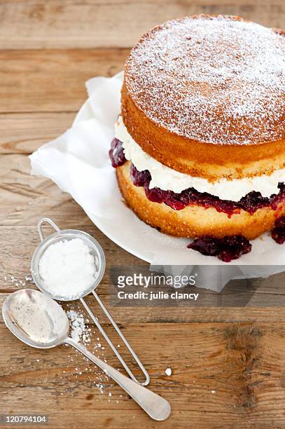 victoria sponge cake - sponge cake stock pictures, royalty-free photos & images