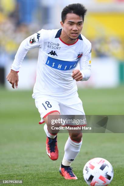 Chanathip of Consadole Sapporo in action during the J.League MEIJI YASUDA J1 match between Kashiwa Reysol and Consadole Sapporo at Sankyo Frontier...