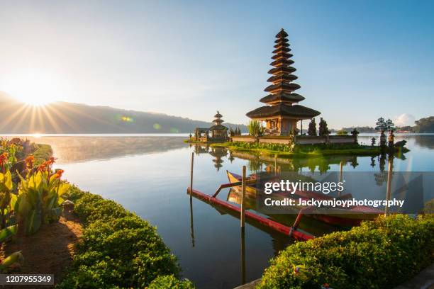 pura ulun danu bratan in bali, indonesia - bali temples stock pictures, royalty-free photos & images