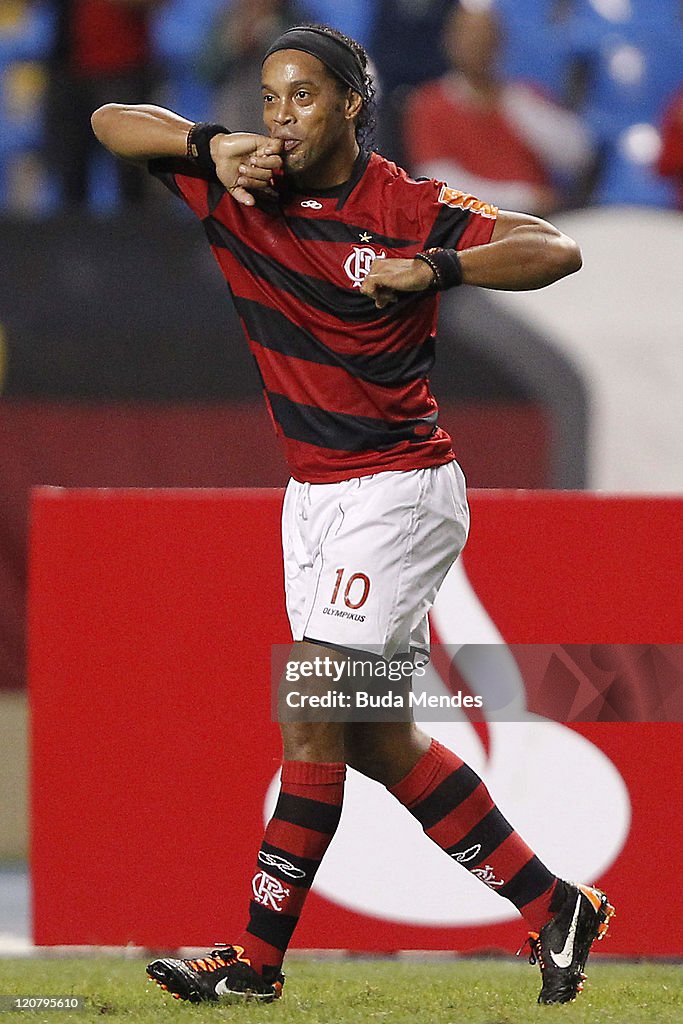 Flamengo v Atletico PR - Bridgestone Sudamericana Cup