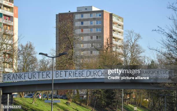 March 2020, Brandenburg, Frankfurt : On a bridge over a road hangs a large banner with the inscription "Frankfurter Betriebe Durchhalten! We need...