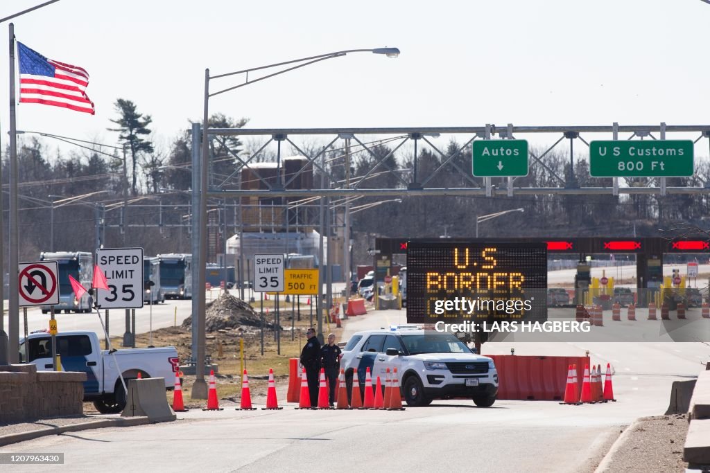 TOPSHOT-CANADA-US-VIRUS-HEALTH-BORDER