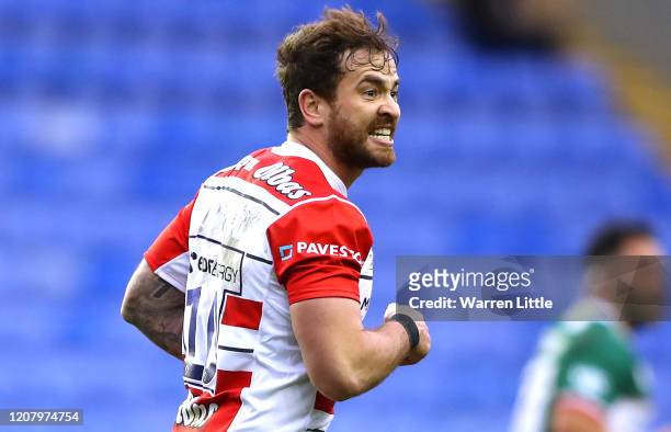 Danny Cipriani of Gloucester shouts to his team mates during the Gallagher Premiership Rugby match between London Irish and Gloucester Rugby at on...