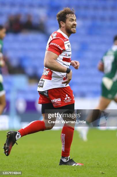 Danny Cipriani of Gloucester shouts to his team mates during the Gallagher Premiership Rugby match between London Irish and Gloucester Rugby at on...