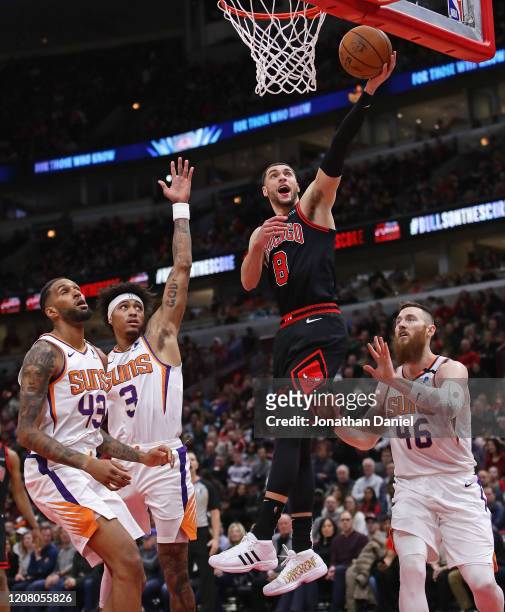Zach LaVine of the Chicago Bulls puts up a shot between Jonah Bolden, Kelly Oubre Jr. #3 and Aron Baynes of the Phoenix Suns at the United Center on...