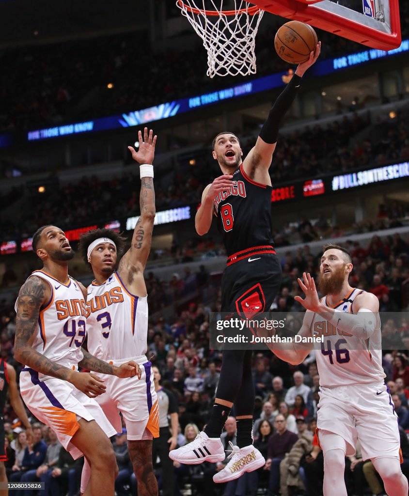 Phoenix Suns v Chicago Bulls