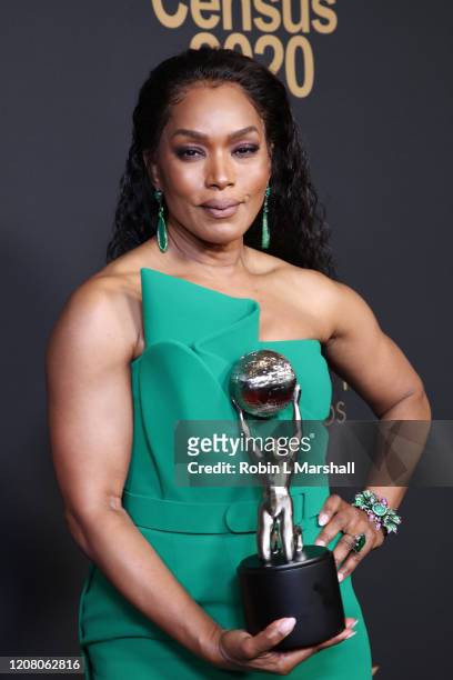 Angela Bassett poses with the Outstanding Actress in a Drama Series award for "9-1-1" at the 51st NAACP Image Awards, Presented by BET, at Pasadena...