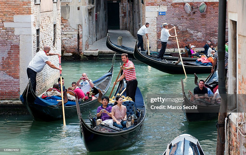 Leading Conservation Group Warns Venice Is Under Threat From Mass Tourism