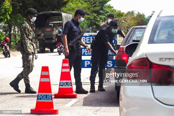 Frontliners Police Malaysia Frontliners Photos and Premium High Res Pictures - Getty Images