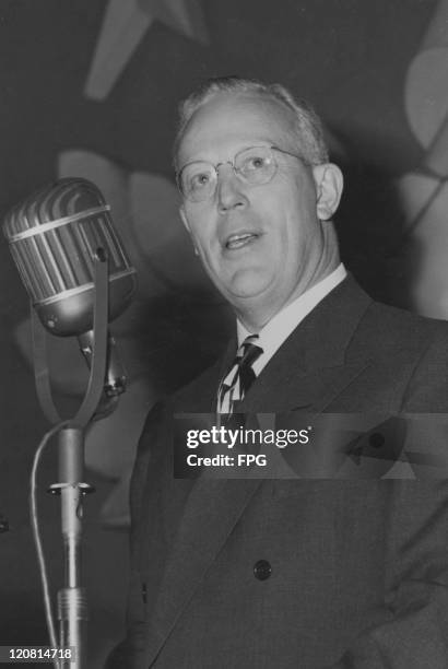 Governor of California Earl Warren making a speech, circa 1948.