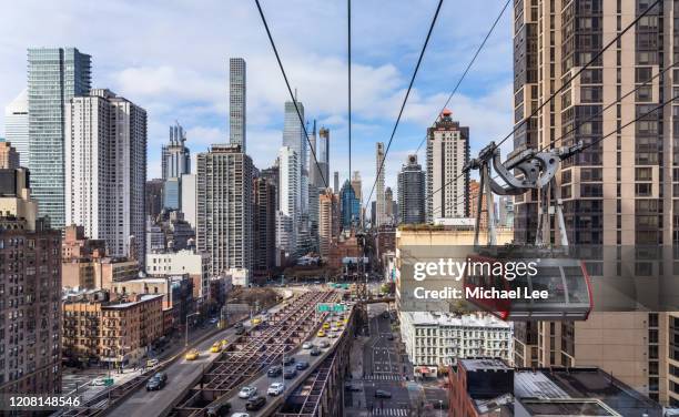 view from roosevelt island tram - new york - クイーンズボロ橋 ストックフォトと画像
