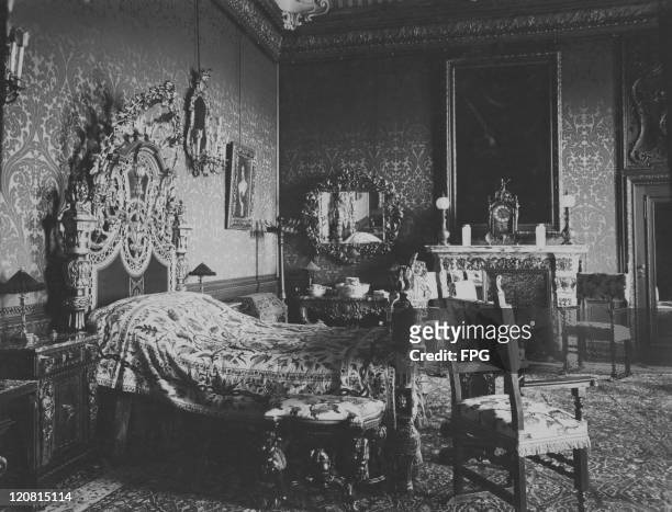 Bedroom in the Stadtschloss , Berlin, circa 1913. The room was used King George V and Queen Mary in that year when they visited Berlin for the...