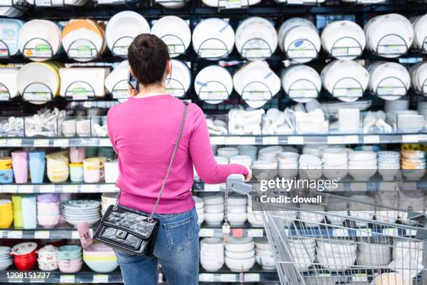 asian female shopping in supermarket - utensílio de cozinha equipamento doméstico - fotografias e filmes do acervo