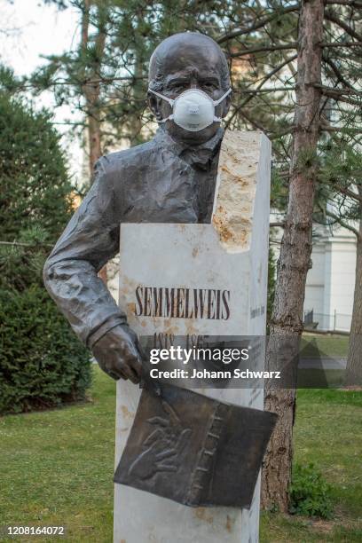 Feature, Statue of Ignaz Semmelweis with protective mask by Coronavirus Affects Everyday Life In Austria at AKH Wien on March 24, 2020 in Vienna,...