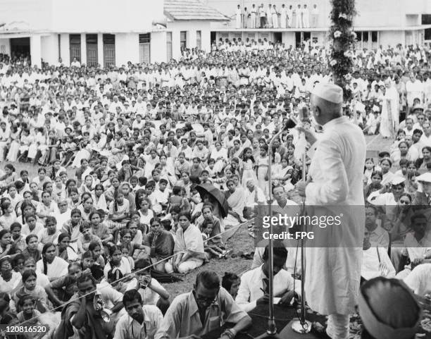 Indian Prime Minister Jawaharlal Nehru addressing a crowd during a visit to Colombo, Ceylon , 6th June 1957. Nehru is in the country to take part in...