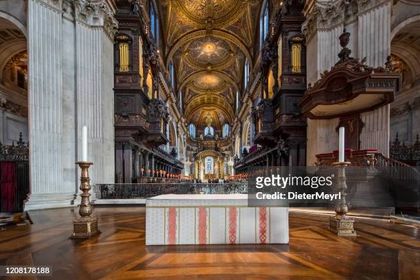 arquitectura interior de la catedral de san pablo, londres, reino unido - vista de las estelas - catedral interior fotografías e imágenes de stock