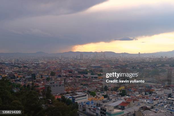 puebla cityscape during the sunset - puebla mexico fotografías e imágenes de stock