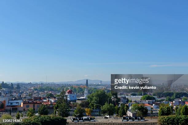 puebla cityscape during the day - puebla mexico fotografías e imágenes de stock