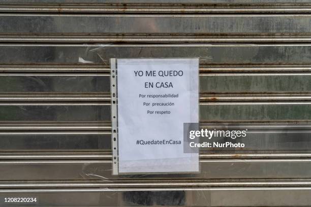 Sign with the slogan &quot;I stay at home&quot; on the door of a business closed during the mandatory quarantine decreed by the government as a...