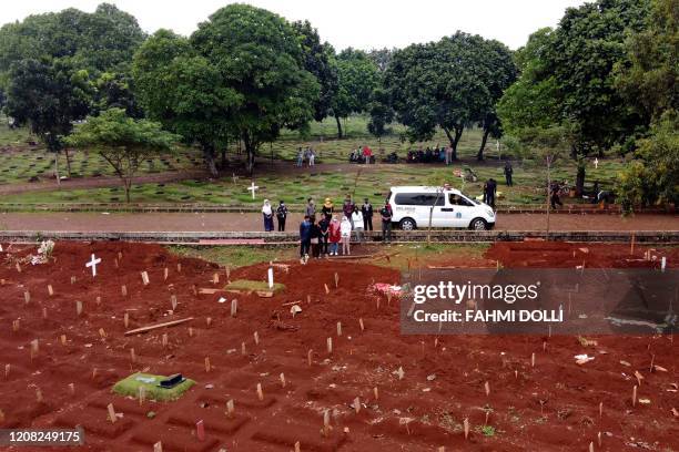 Distance Cemetery Photos and Premium High Res Pictures - Getty Images