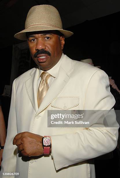 Steve Harvey in Backstage Creations 2006 BET Awards - The Retreat