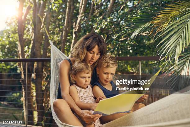 verhaaltijd - australian family time stockfoto's en -beelden