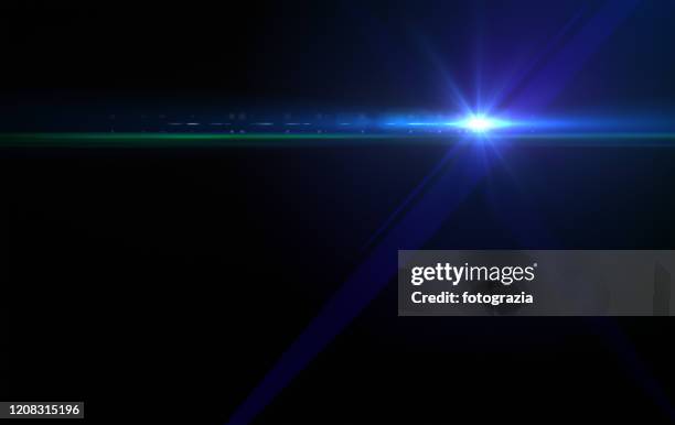 flash light and lens flare - igniting photos et images de collection