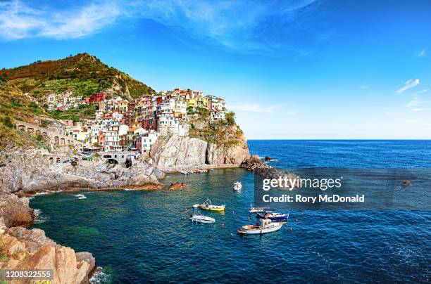 manarola panorama - liguria stockfoto's en -beelden