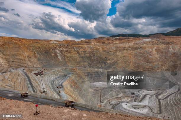 open pit copper mine, salt lake city , utah, usa - bingham canyon mine stock pictures, royalty-free photos & images