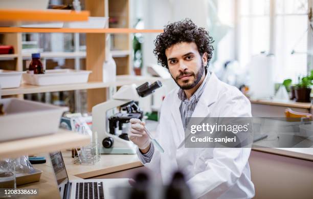 portrait of a scientist in the laboratory - cancer research institute stock pictures, royalty-free photos & images