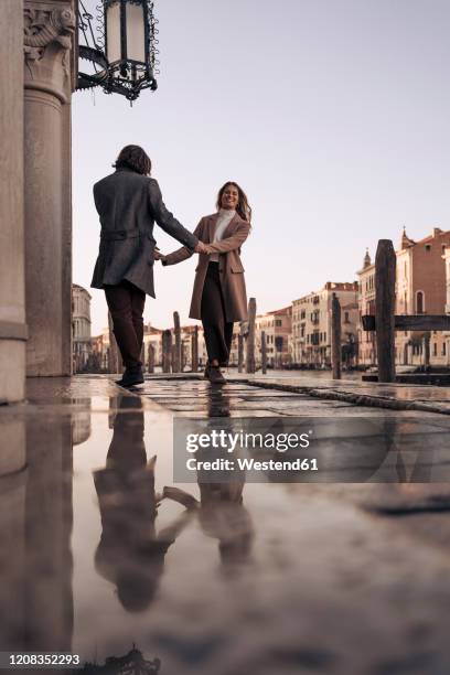 happy young couple visiting the city of venice, italy - venice with couple stock pictures, royalty-free photos & images