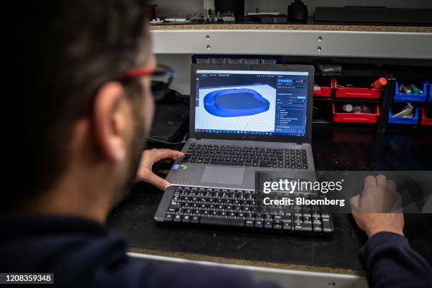 Cad Laptop Photos and Premium High Res Pictures - Getty Images