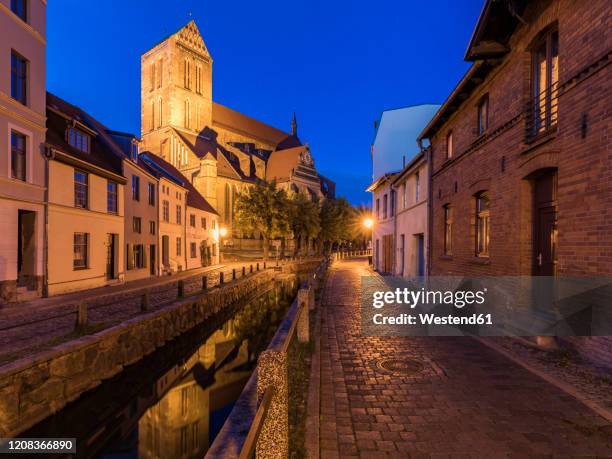 germany, mecklenburg-west pomerania, wismar, hanseatic city, old town and st. marys church illuminated at night - wismar stock pictures, royalty-free photos & images