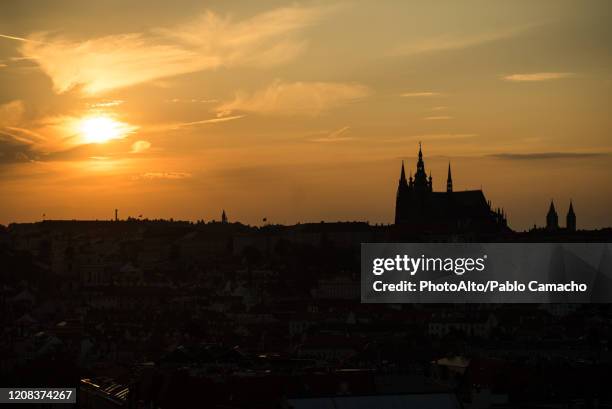 prague castle and st. vitus cathedral - cathedral of st vitus stock pictures, royalty-free photos & images