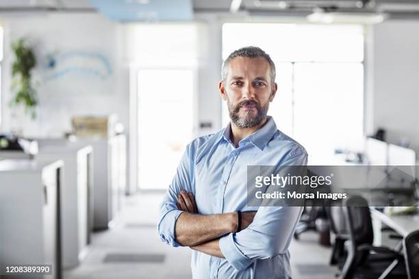 confident male professional with arms crossed - arms crossed stock pictures, royalty-free photos & images