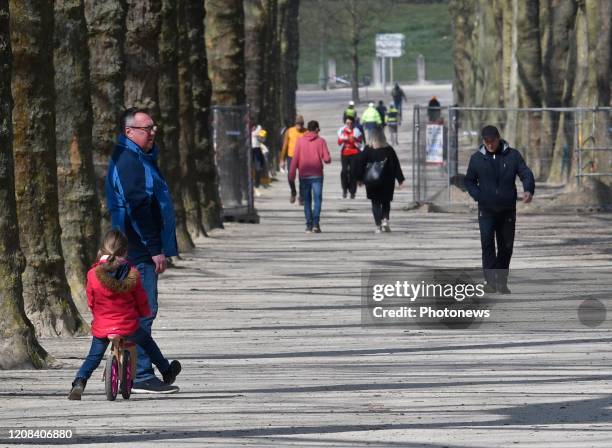 Distantiation sociale dans les parcs - Sociale afstand in Parken Philip Reynaers/ Photonews via Getty Images)