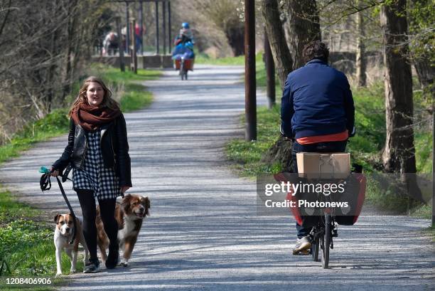 Distantiation sociale dans les parcs - Sociale afstand in Parken Philip Reynaers/ Photonews via Getty Images)