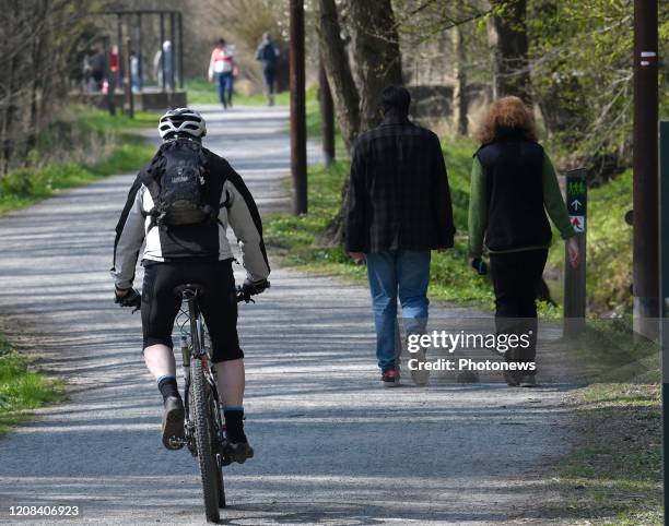 Distantiation sociale dans les parcs - Sociale afstand in Parken Philip Reynaers/ Photonews via Getty Images)