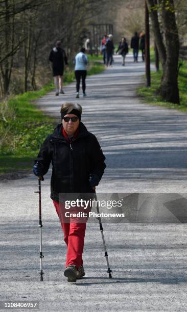 Distantiation sociale dans les parcs - Sociale afstand in Parken Philip Reynaers/ Photonews via Getty Images)