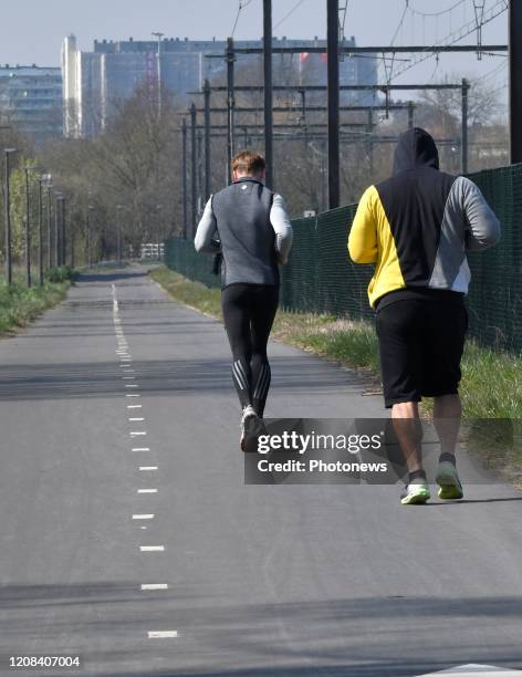 Distantiation sociale dans les parcs - Sociale afstand in Parken Philip Reynaers/ Photonews via Getty Images)