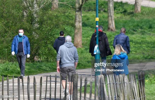 Distantiation sociale dans les parcs - Sociale afstand in Parken Philip Reynaers/ Photonews via Getty Images)