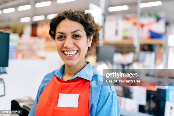 supermarkt kassier - caissière stockfoto's en -beelden