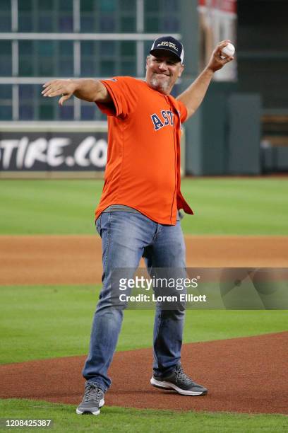 Astros legend Lance Berkman throws the ceremonial first pitch before Game 3 of the ALCS between the Boston Red Sox and the Houston Astros at Minute...