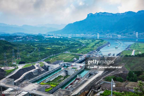 ship locks at three gorges dam on the yangtze river in hubei province, china - dam china stock pictures, royalty-free photos & images