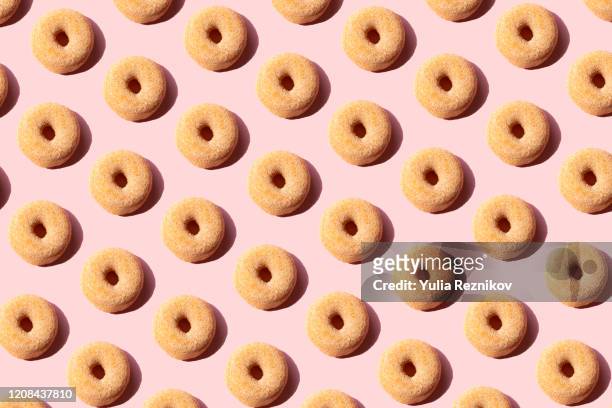 doughnuts on the pink background - doughnuts stock-fotos und bilder