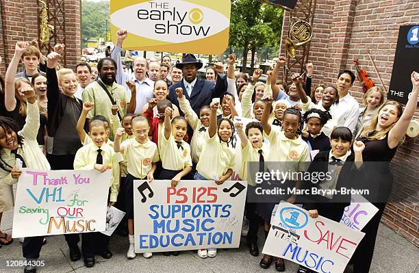 Jimmy Jam with Bob Morrison and staff of VH1's Save the Music and students from New York Public School PS 125